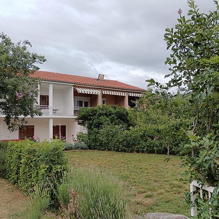 Apartments Lana Starigrad Paklenica Exterior photo